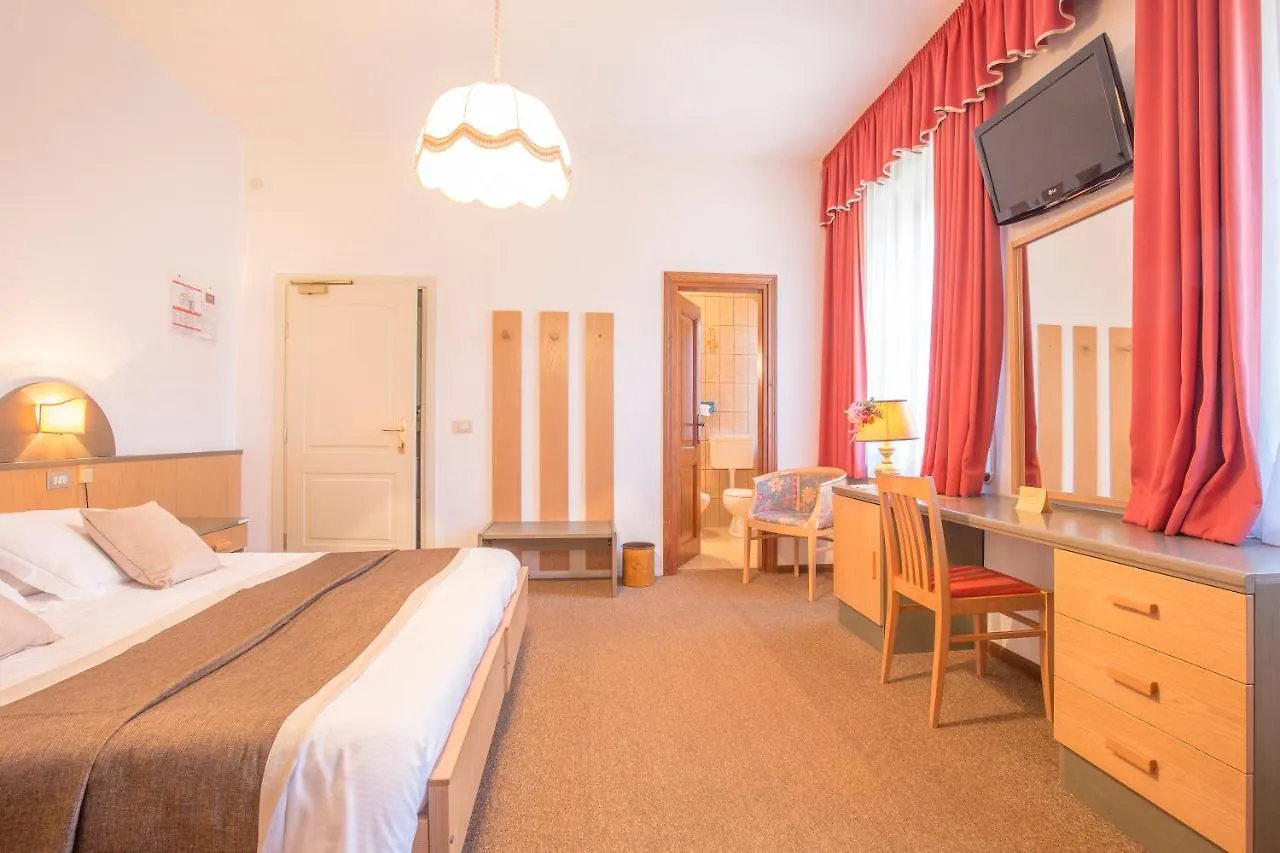 Hotel Villa Trieste San Vito di Cadore 3*,